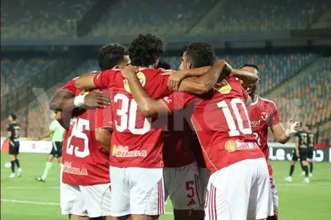 الاستوديو التحليلي والمعلق.. خريطة إذاعة مباراة الأهلي وسيراميكا كليوباترا